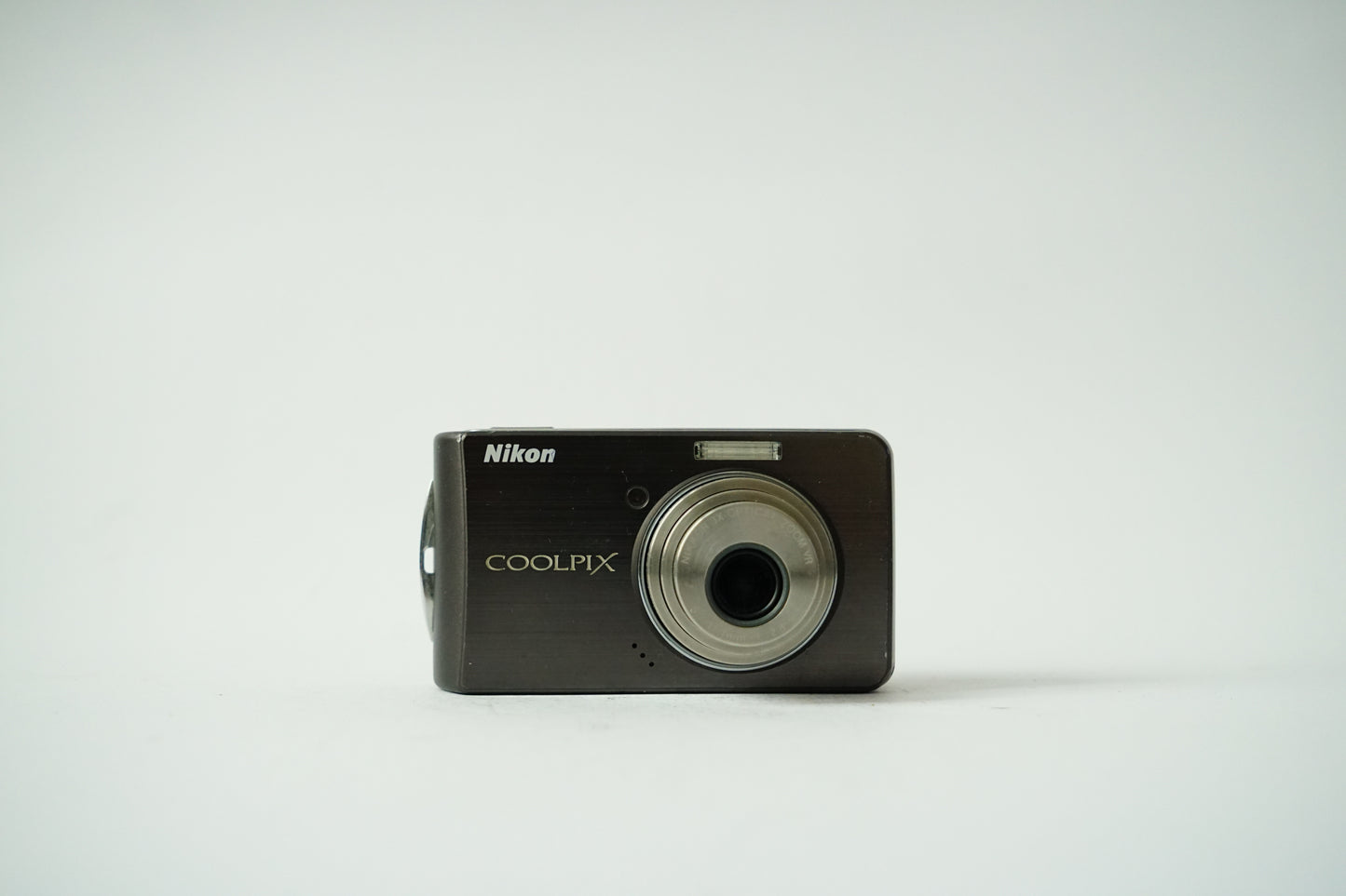 Nikon Coolpix S520 Point and Shoot Digital Camera