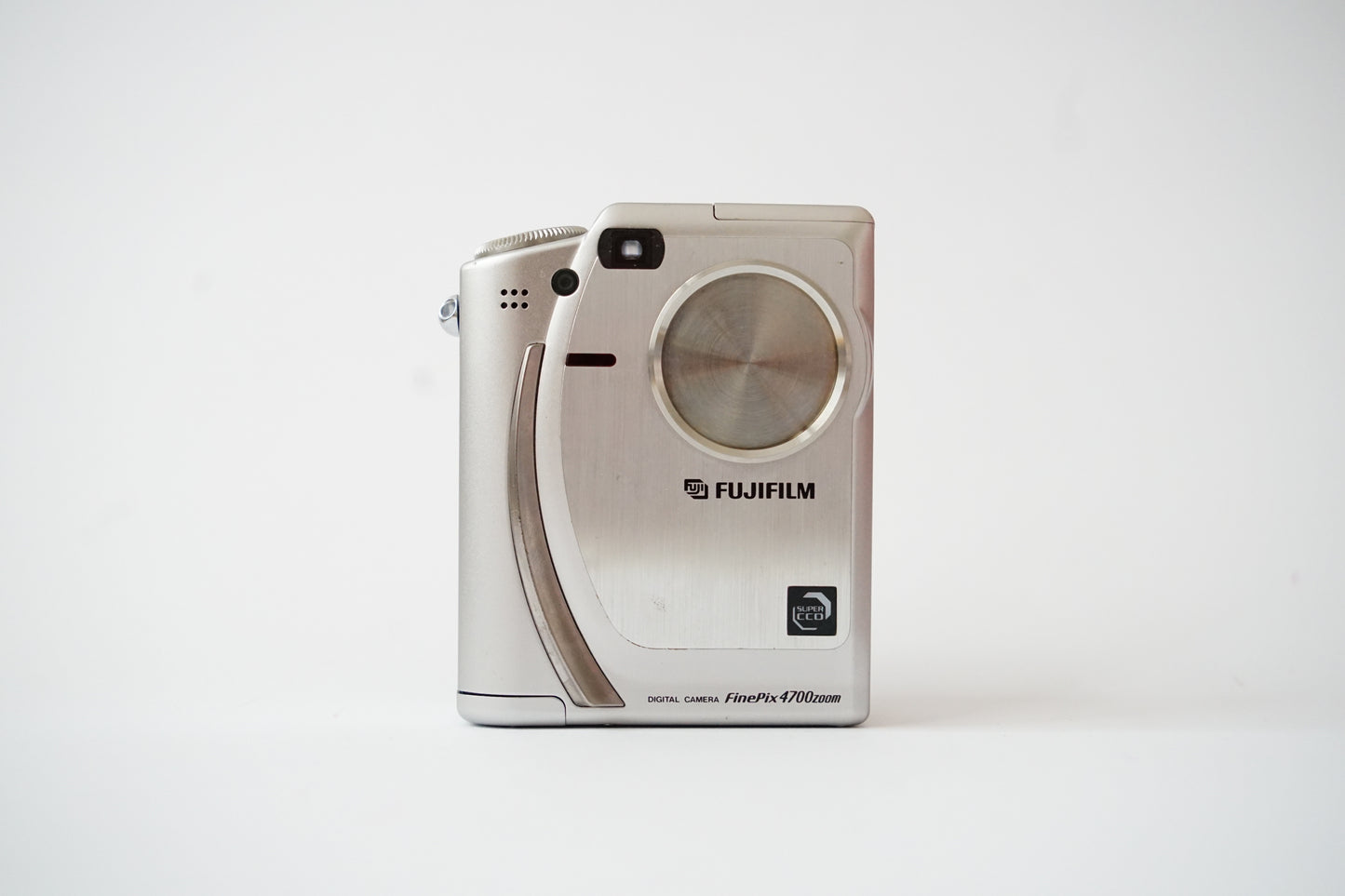 Fujifilm FinePix 4700 Zoom Digital Point and Shoot Camera