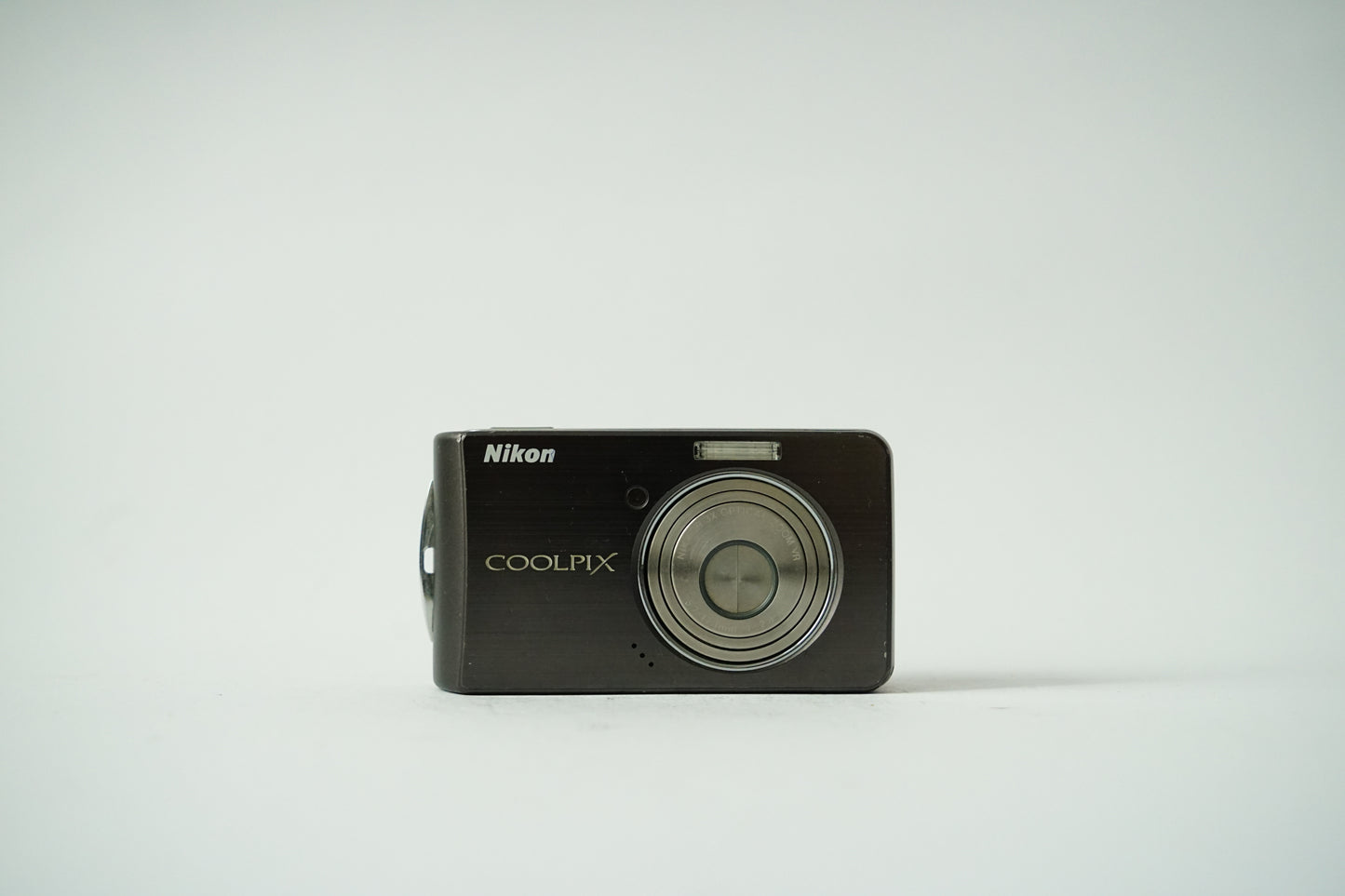 Nikon Coolpix S520 Point and Shoot Digital Camera