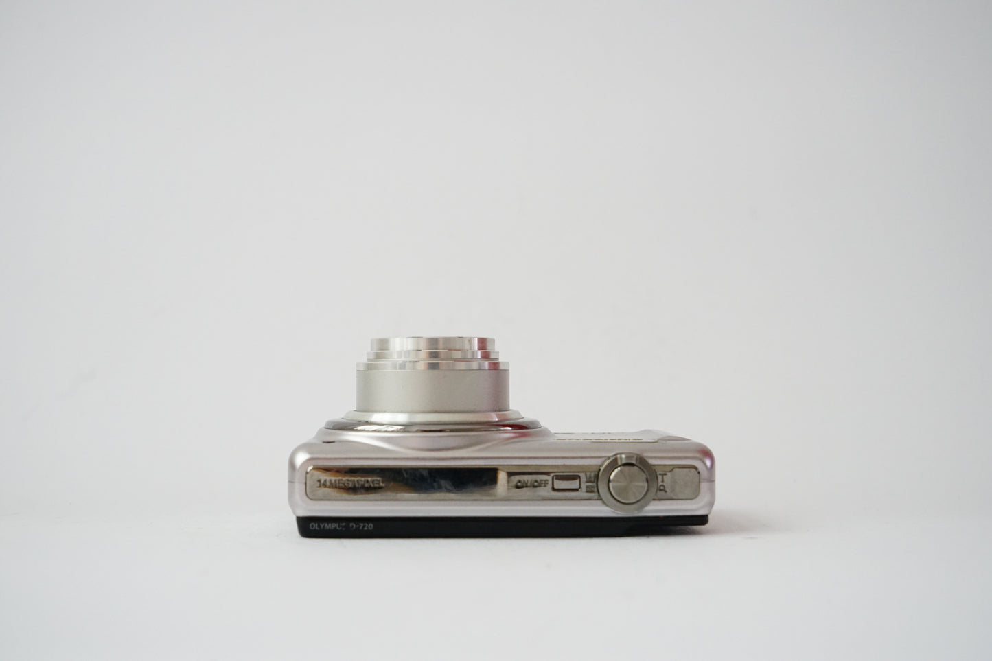 Olympus D-720 Digital Point and Shoot Camera